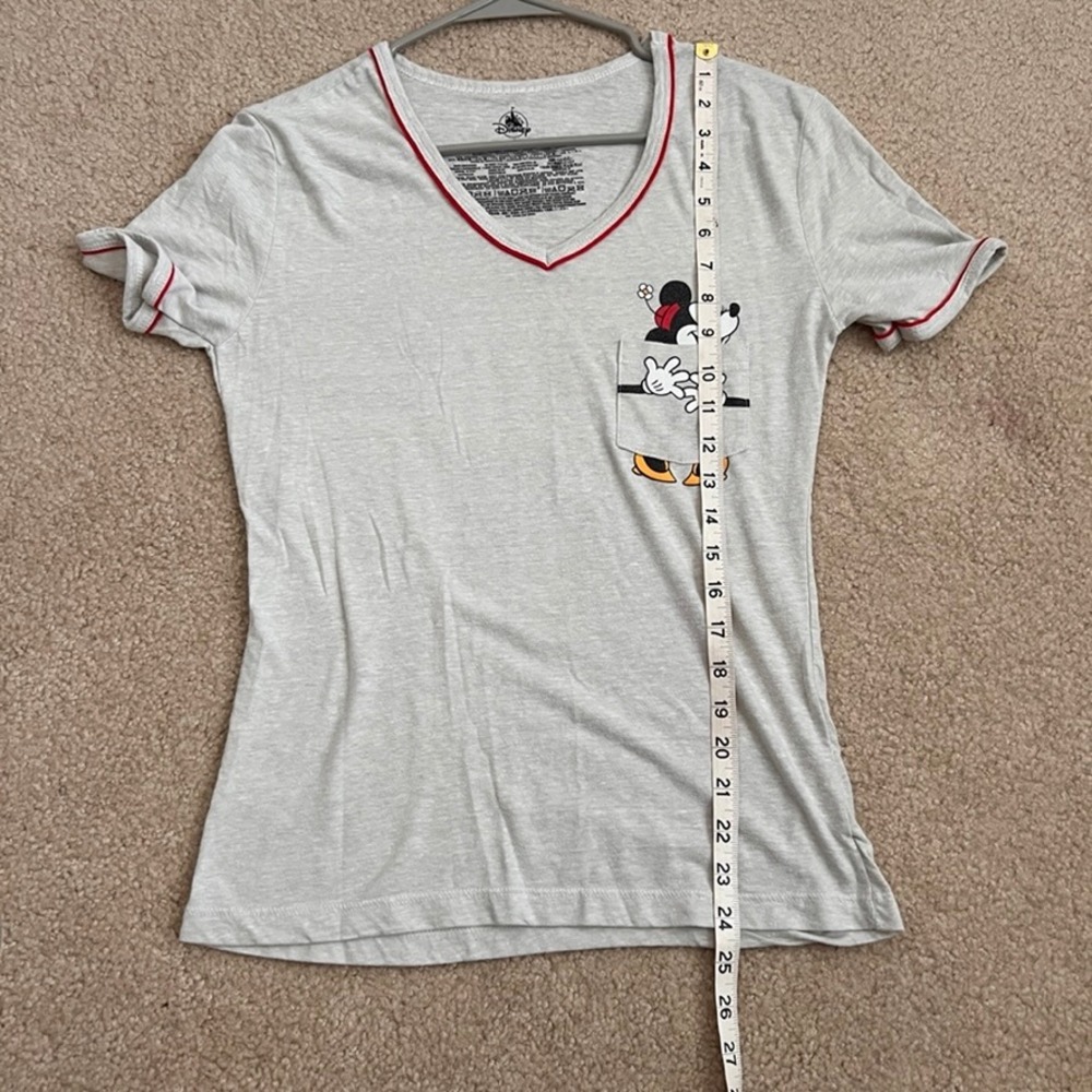 Disney Minnie Mouse‎ Pocket V-Neck T-Shirt Graphic Tee Red Trim Size S - Picture 8 of 9